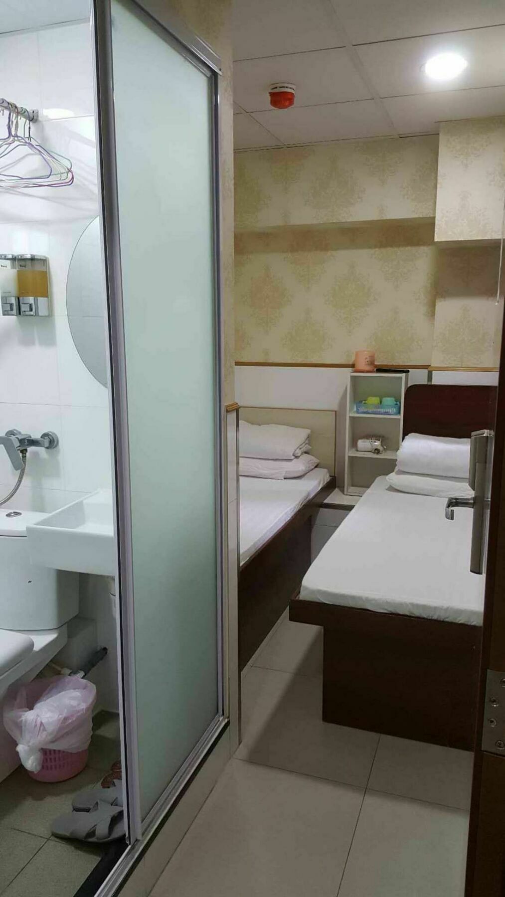 Lung Wa Hotel Хонконг Екстериор снимка